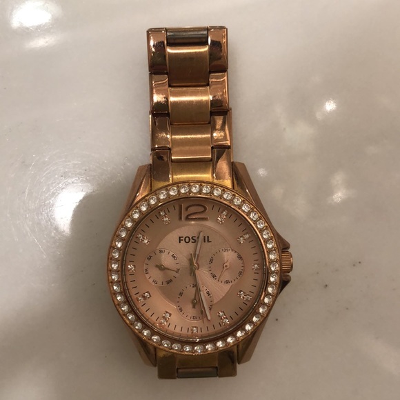 Gold Fossil watch - Picture 3 of 4